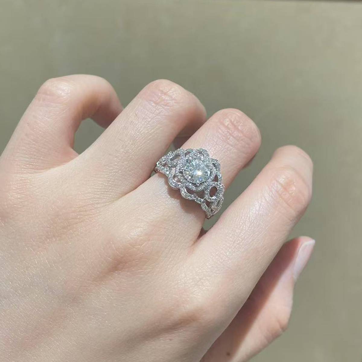 轻奢满钻女戒S925银镀白金定制选款主石莫桑钻1.2ct/副石高碳钻
